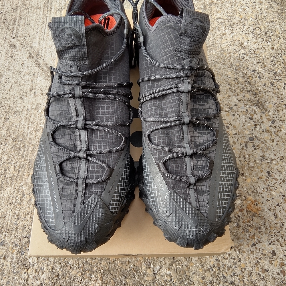 Nike ACG Mountain Fly Low